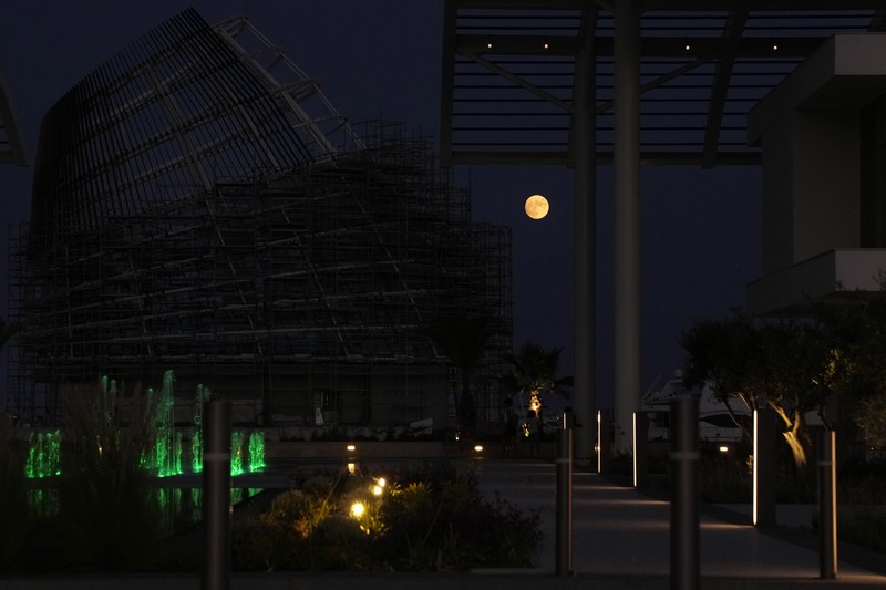 Bulan purnama pada (22/8/2021) di Kansas. (AP/Charlie Riedel)