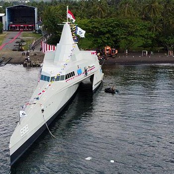 Prabowo Intip Pabrik Kapal 'Siluman' & Tank Laut Made in RI