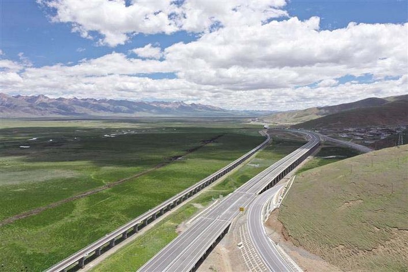 Xinjiang-Tibet Highway, jalan bebas hambatan tertinggi di dunia. (Dok: The World Company ) Xinjiang-Tibet Highway, jalan bebas hambatan tertinggi di dunia. (Dok: The World Company )