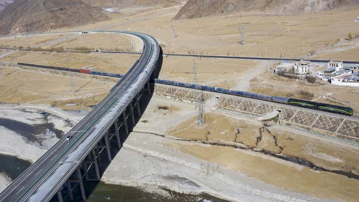 Xinjiang-Tibet Highway, jalan bebas hambatan tertinggi di dunia. (Dok: The World Company ) Xinjiang-Tibet Highway, jalan bebas hambatan tertinggi di dunia. (Dok: The World Company )