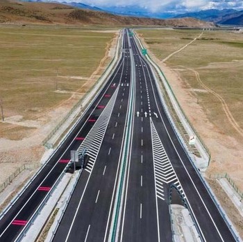 Bagai Negeri di Atas Awan, Ini Penampakan Tol Tertinggi Dunia