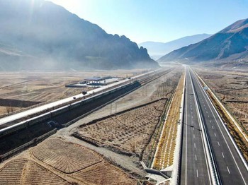 Tol 'Atas Awan' Tertinggi di Dunia Beroperasi, Ini Lokasinya
