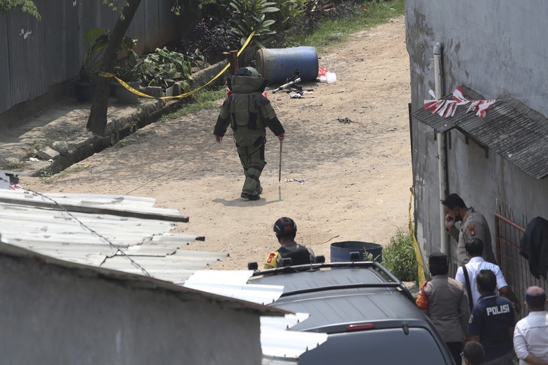 Indonesia Suspicious Package A member of the police bomb disposal squad leave s the scene after destroying a suspicious package found inside a garbage can in Bekasi on the outskirts of Jakarta, Indonesia, Monday, Aug. 23, 2021. Indonesia, the world's most populous Muslim nation, has carried out a sustained crackdown on Islamic militants since bombings on the tourist island of Bali in 2002 killed 202 people, mostly foreigners. Recently, attacks on foreign interests have been largely replaced in recent years by smaller, less deadly strikes targeting the government, mainly police and anti-terrorism forces. (AP Photo/Achmad Ibrahim)