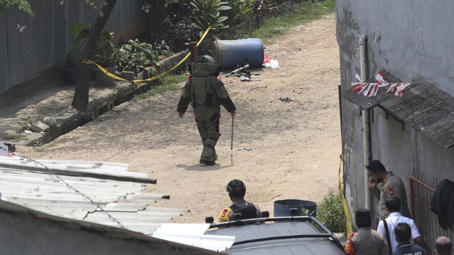 A member of the police bomb disposal squad leave s the scene after destroying a suspicious package found inside a garbage can in Bekasi on the outskirts of Jakarta, Indonesia, Monday, Aug. 23, 2021. Indonesia, the world's most populous Muslim nation, has carried out a sustained crackdown on Islamic militants since bombings on the tourist island of Bali in 2002 killed 202 people, mostly foreigners. Recently, attacks on foreign interests have been largely replaced in recent years by smaller, less deadly strikes targeting the government, mainly police and anti-terrorism forces. (AP Photo/Achmad Ibrahim)