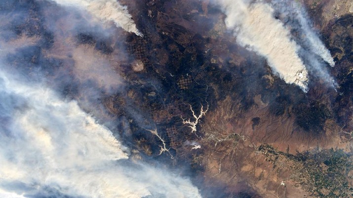 Penampakan bumi dari Luar Angkasa (Astro_Megan via Space_Station) Penampakan bumi dari Luar Angkasa (Astro_Megan via Space_Station)
