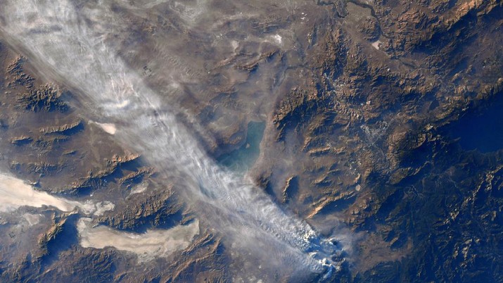 Penampakan bumi dari Luar Angkasa (Astro_Megan via Space_Station) Penampakan bumi dari Luar Angkasa (Astro_Megan via Space_Station)