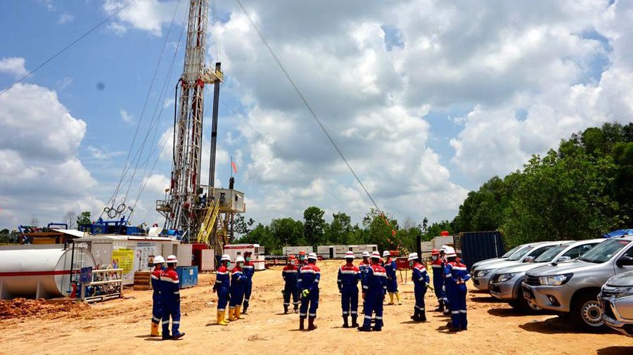 Tim PT Pertamina Hulu Rokan (PHR) terus melakukan pengeboran sumber minyak Blok Rokan, Riau dalam mencapai target 161 sumur baru periode Agustus hingga Desember 2021.