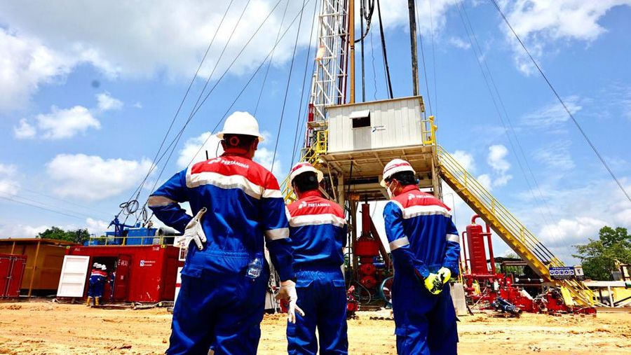 Tim PT Pertamina Hulu Rokan (PHR) terus melakukan pengeboran sumber minyak Blok Rokan, Riau dalam mencapai target 161 sumur baru periode Agustus hingga Desember 2021.
