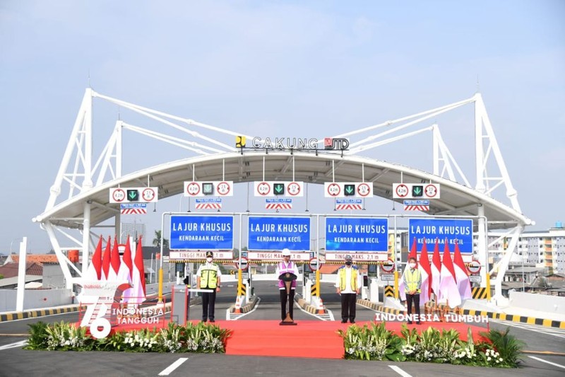 Presiden RI Jokowi di Peresmian Jalan Tol Enam Ruas Jalan Tol dalam Kota Jakarta, Segmen Kelapa Gading-Pulo Gebang (Lukas - Biro Pers Sekretariat Presiden)
