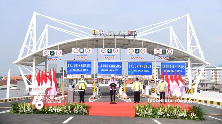 Presiden RI Jokowi di Peresmian Jalan Tol Enam Ruas Jalan Tol dalam Kota Jakarta, Segmen Kelapa Gading-Pulo Gebang (Lukas - Biro Pers Sekretariat Presiden)