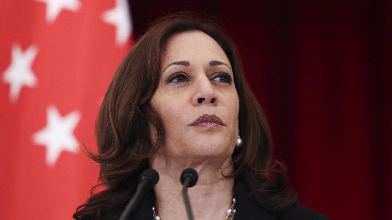 U.S. Vice President Kamala Harris arrives in Singapore Sunday, Aug. 22, 2021. Harris is on a tour of Southeast Asia, where she will attempt to reassure allies of American resolve following the chaotic end of a two-decade war. (Evelyn Hockstein/Pool Photo via AP)
