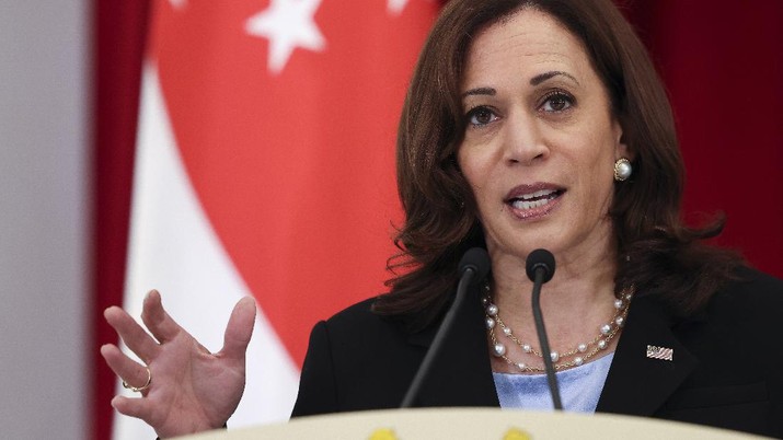 U.S. Vice President Kamala Harris attends a joint news conference with Singapore's Prime Minister Lee Hsien Loong in Singapore Monday, Aug. 23, 2021. (Evelyn Hockstein/Pool Photo via AP)