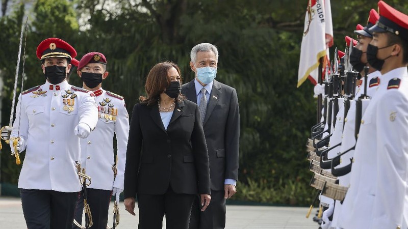 U.S. Vice President Kamala Harris arrives in Singapore Sunday, Aug. 22, 2021. Harris is on a tour of Southeast Asia, where she will attempt to reassure allies of American resolve following the chaotic end of a two-decade war. (Evelyn Hockstein/Pool Photo via AP)