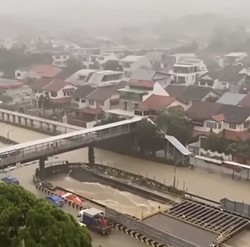 Singapura Banjir Bandang Gegara Tersumbat Potongan Rumput