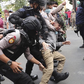 Potret Pengungsi Afghanistan Demo di Jakarta, Tutup Jalan