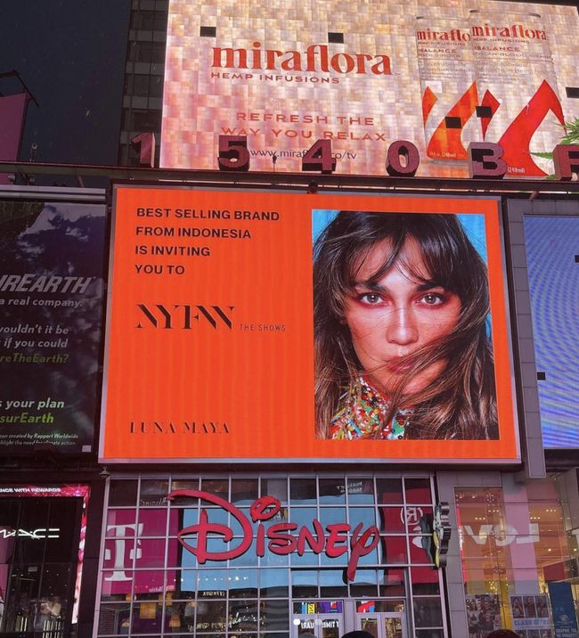 Ramai Wajah Selebriti Ri Di Times Square New York Ada Apa