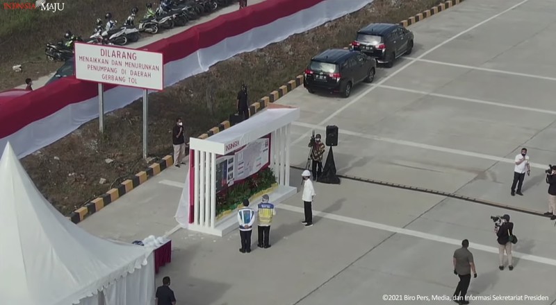 Jokowi di Peresmian Ruas Tol Balikpapan-Samarinda Seksi Balikpapan-Samboja, Balikpapan, 24 Agustus 2021. (Tangkapan Layar Youtube/Sekretariat Presiden RI) Jokowi di Peresmian Ruas Tol Balikpapan-Samarinda Seksi Balikpapan-Samboja, Balikpapan, 24 Agustus 2021. (Tangkapan Layar Youtube/Sekretariat Presiden RI)