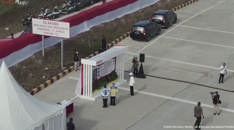 Jokowi di Peresmian Ruas Tol Balikpapan-Samarinda Seksi Balikpapan-Samboja, Balikpapan, 24 Agustus 2021. (Tangkapan Layar Youtube/Sekretariat Presiden RI)