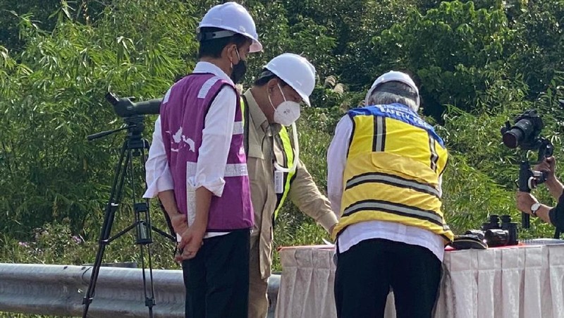 Jokowi di Peresmian Ruas Tol Balikpapan-Samarinda Seksi Balikpapan-Samboja, Balikpapan, 24 Agustus 2021. (Tangkapan Layar Youtube/Sekretariat Presiden RI)