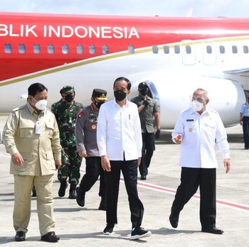 Momen Jokowi & Prabowo Terbang Bersama ke Kalimantan Timur