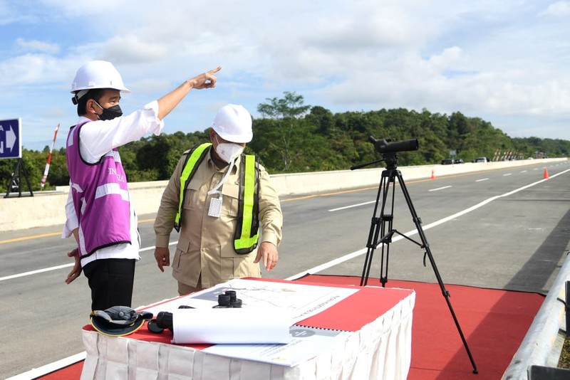 Jokowi di Peresmian Ruas Tol Balikpapan-Samarinda Seksi Balikpapan-Samboja, Balikpapan, 24 Agustus 2021. (Tangkapan Layar Youtube/Sekretariat Presiden RI) Jokowi di Peresmian Ruas Tol Balikpapan-Samarinda Seksi Balikpapan-Samboja, Balikpapan, 24 Agustus 2021. (Tangkapan Layar Youtube/Sekretariat Presiden RI)