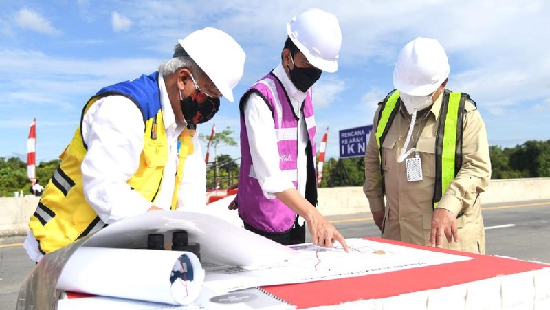 Jokowi di Peresmian Ruas Tol Balikpapan-Samarinda Seksi Balikpapan-Samboja, Balikpapan, 24 Agustus 2021. (Tangkapan Layar Youtube/Sekretariat Presiden RI)