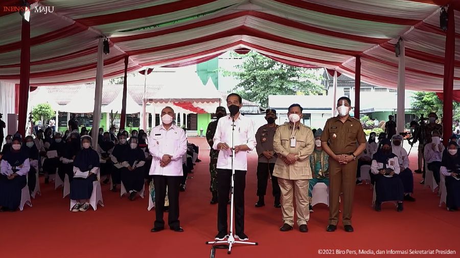Presiden RI Jokowi Meninjau Vaksinasi Covid-19 untuk Pelajar, Samarinda, 24 Agustus 2021. (Tangkapan Layar Youtube/Sekretariat Presiden RI)