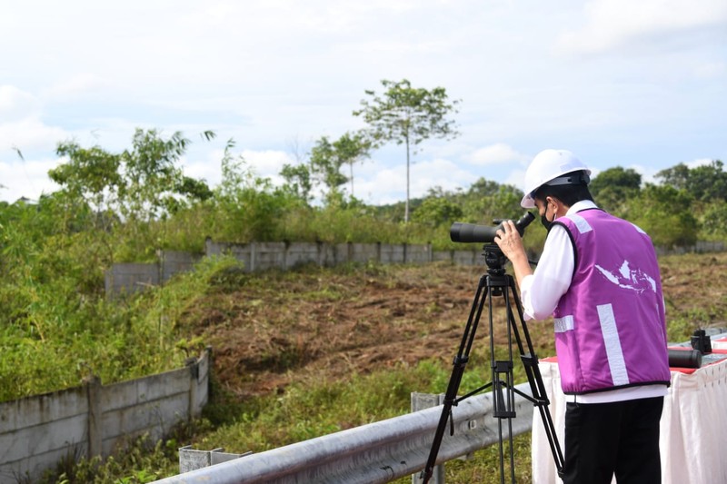 Jokowi di Peresmian Ruas Tol Balikpapan-Samarinda Seksi Balikpapan-Samboja, Balikpapan, 24 Agustus 2021. (Tangkapan Layar Youtube/Sekretariat Presiden RI) Jokowi di Peresmian Ruas Tol Balikpapan-Samarinda Seksi Balikpapan-Samboja, Balikpapan, 24 Agustus 2021. (Tangkapan Layar Youtube/Sekretariat Presiden RI)