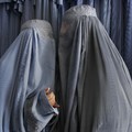 Taliban Larang Perempuan Afghanistan Bekerja & Keluar Rumah