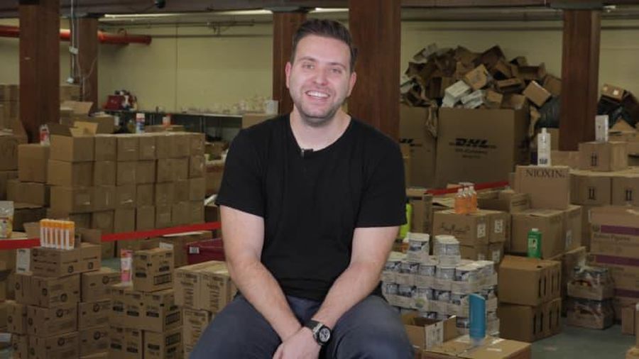 Larry Lubarsky di gudang Red Hook, Brooklyn. (CNBC)