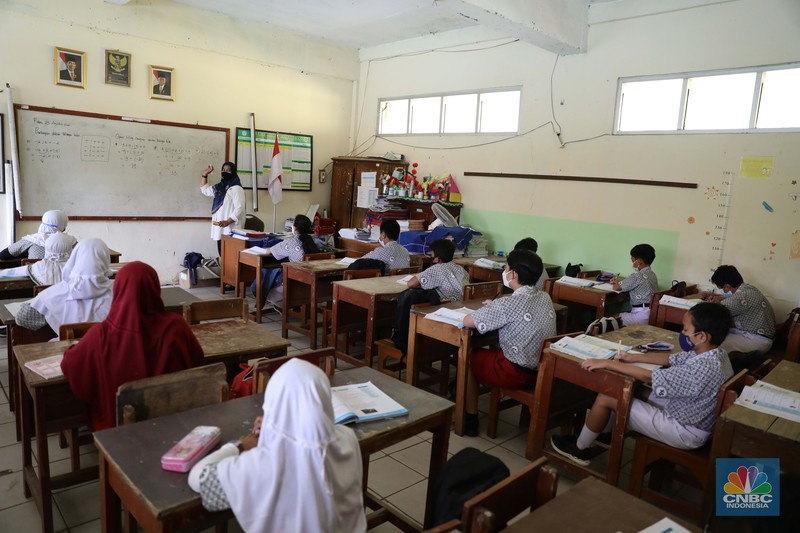 Suasana belajar tatap muka di SDN Kartika 1, Tajur Halang, Kab Bogor, Jawa Barat, Rabu 25/8. (CNBC Indonesia/Muhammad Sabki)