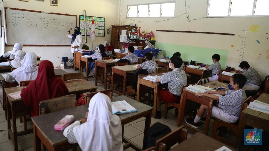 Suasana belajar tatap muka di SDN Kartika 1, Tajur Halang, Kab Bogor, Jawa Barat, Rabu 25/8. (CNBC Indonesia/Muhammad Sabki)