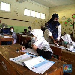PGRI: Sekolah Tatap Muka Terhambat Vaksinasi Belum Merata