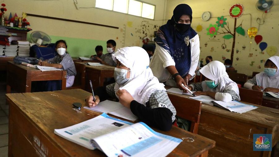 Suasana belajar tatap muka di SDN Kartika 1, Tajur Halang, Kab Bogor, Jawa Barat, Rabu 25/8. (CNBC Indonesia/Muhammad Sabki)