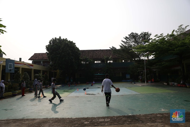 Suasana belajar tatap muka di SDN Kartika 1, Tajur Halang, Kab Bogor, Jawa Barat, Rabu 25/8. (CNBC Indonesia/Muhammad Sabki)