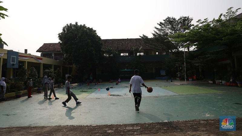 Suasana belajar tatap muka di SDN Kartika 1, Tajur Halang, Kab Bogor, Jawa Barat, Rabu 25/8. (CNBC Indonesia/Muhammad Sabki)