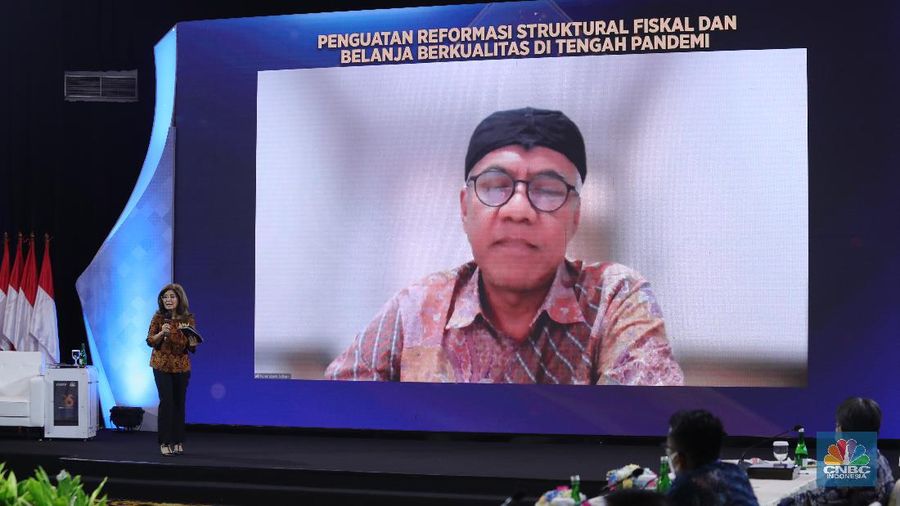 Akademisi Institut Pertanian Bogor, Noer Azam Achsani di acara Sarasehan 100 Ekonom (CNBC Indonesia/Tri Susilo)