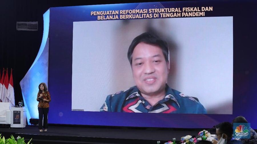 Akademisi Institut Teknologi Sepuluh Nopember, Sonny Harry B. Harmadi di acara Sarasehan 100 Ekonom. (CNBC Indonesia/Tri Susilo)