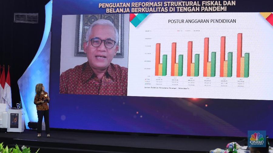Deputi Kemenko PMK, R. Agus Sartono di acara Sarasehan 100 Ekonom. (CNBC Indonesia/Tri Susilo)
