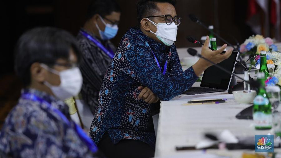 Ekonom Indef, M.Rizal Taufikurahman di acara Sarasehan 100 Ekonom  (CNBC Indonesia/Tri Susilo)