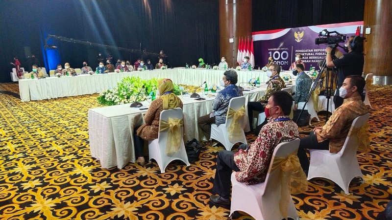Presiden RI Jokowi di acara Sarasehan 100 Ekonom (CNBC Indonesia/Tri Susilo) Presiden RI Jokowi di acara Sarasehan 100 Ekonom (CNBC Indonesia/Tri Susilo)