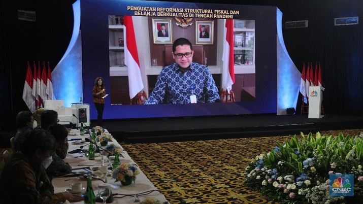 Paparan Badan Kebijakan Fiskal RI,  Febrio Kacaribu di acara sarasehan 100 ekonom (CNBC Indonesia/Tri Susilo)