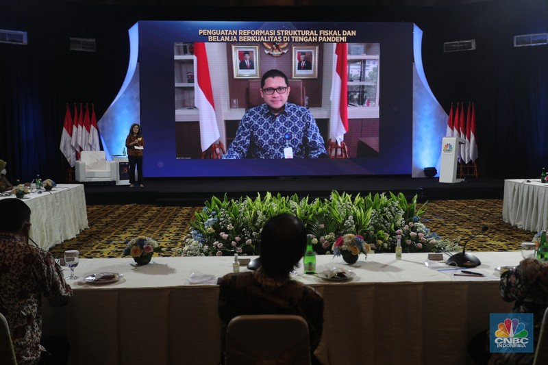 Presiden RI Jokowi di acara Sarasehan 100 Ekonom (CNBC Indonesia/Tri Susilo) Presiden RI Jokowi di acara Sarasehan 100 Ekonom (CNBC Indonesia/Tri Susilo)