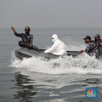 Potret Serbuan Vaksin Masyarakat Maritim di Muara Gembong