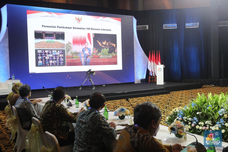 Presiden RI Jokowi di acara Sarasehan 100 Ekonom (CNBC Indonesia/Tri Susilo)