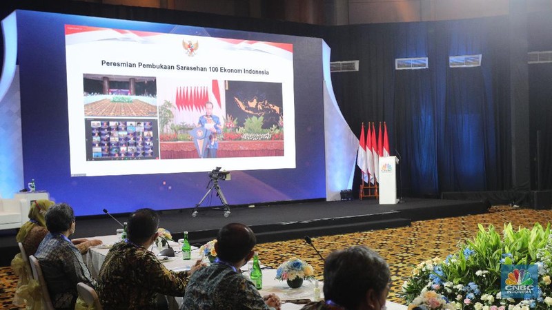Presiden RI Jokowi di acara Sarasehan 100 Ekonom (CNBC Indonesia/Tri Susilo)
