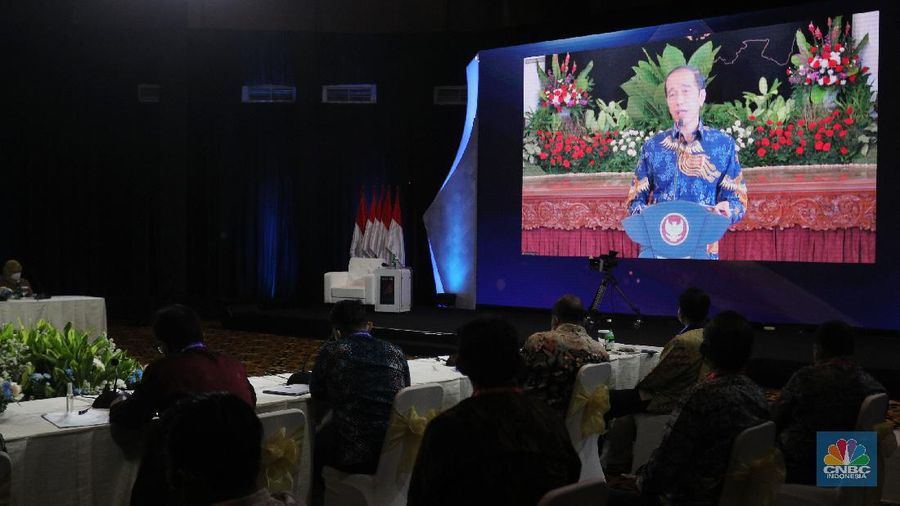 Presiden RI Jokowi di acara Sarasehan 100 Ekonom (CNBC Indonesia/Tri Susilo)