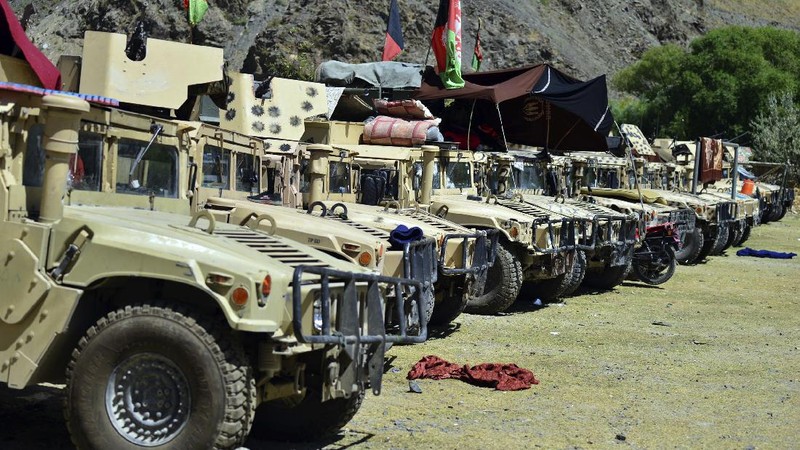 Militiamen loyal to Ahmad Massoud, son of the late Ahmad Shah Massoud, hold their weapons, in Panjshir province northeastern Afghanistan, Thursday, Aug. 26, 2021. The Panjshir Valley is the last region not under Taliban control following their stunning blitz across Afghanistan. Local fighters held off the Soviets in the 1980s and the Taliban a decade later under the leadership of Ahmad Shah Massoud, a guerrilla fighter who attained near-mythic status before he was killed in a suicide bombing. (AP Photo/Jalaluddin Sekandar)