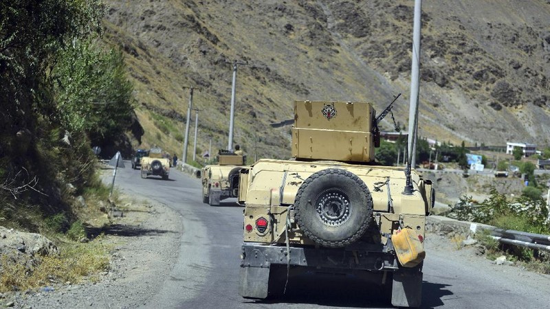 Militiamen loyal to Ahmad Massoud, son of the late Ahmad Shah Massoud, hold their weapons, in Panjshir province northeastern Afghanistan, Thursday, Aug. 26, 2021. The Panjshir Valley is the last region not under Taliban control following their stunning blitz across Afghanistan. Local fighters held off the Soviets in the 1980s and the Taliban a decade later under the leadership of Ahmad Shah Massoud, a guerrilla fighter who attained near-mythic status before he was killed in a suicide bombing. (AP Photo/Jalaluddin Sekandar)