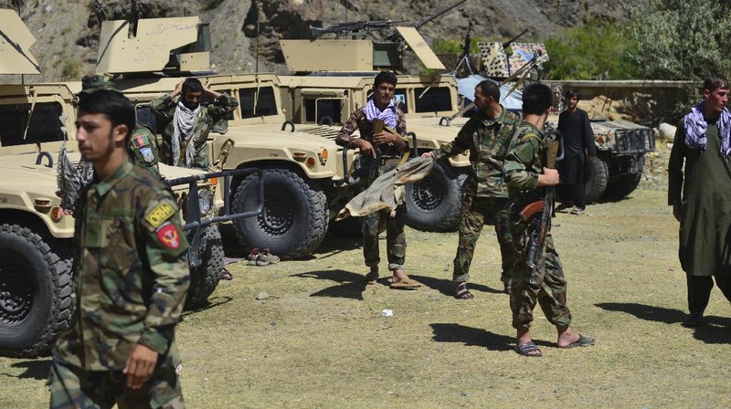 Militiamen loyal to Ahmad Massoud, son of the late Ahmad Shah Massoud, hold their weapons, in Panjshir province northeastern Afghanistan, Thursday, Aug. 26, 2021. The Panjshir Valley is the last region not under Taliban control following their stunning blitz across Afghanistan. Local fighters held off the Soviets in the 1980s and the Taliban a decade later under the leadership of Ahmad Shah Massoud, a guerrilla fighter who attained near-mythic status before he was killed in a suicide bombing. (AP Photo/Jalaluddin Sekandar)